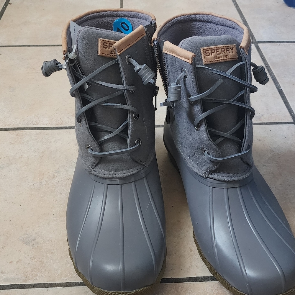 Sperry Duck Boots sz 10New w/o box